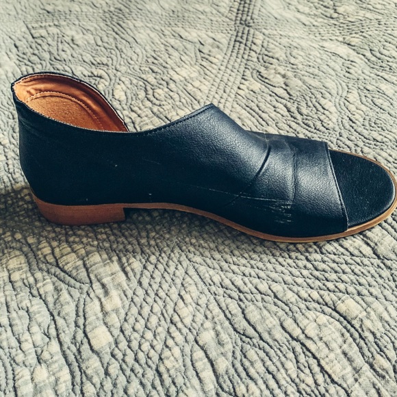 Flat Open-toed Shoes - Picture 3 of 3